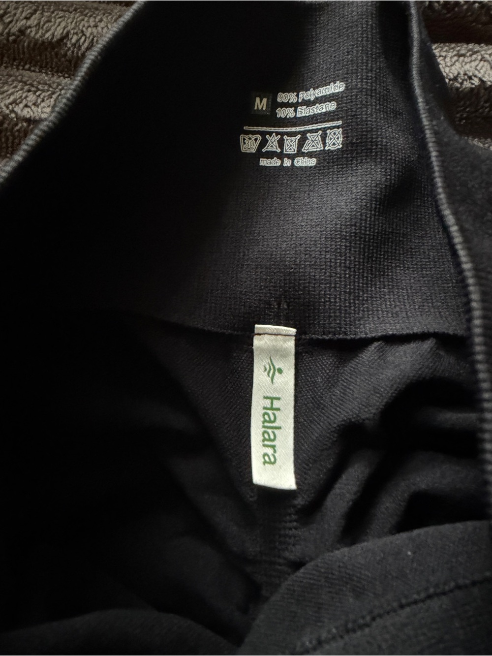 HALARA Black High-Rise Seamless Leggings with Butt Scrunch - Picture 4 of 8